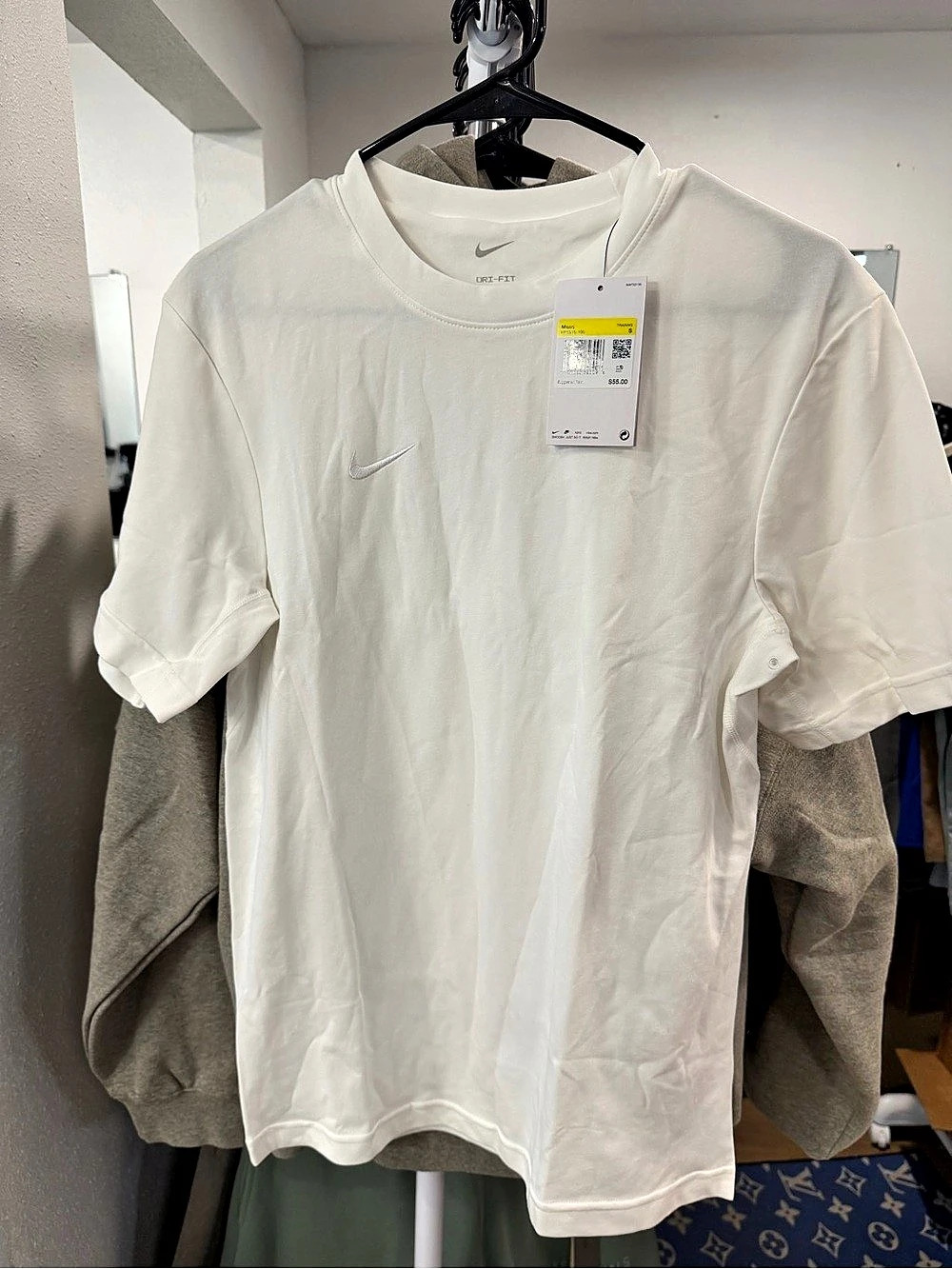 Nike Dri-FIT Short Sleeve Athletic Tee in White Size Small NWT